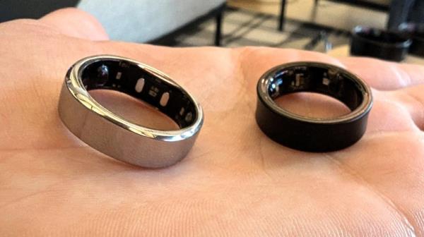 The RingConn Gen 2 next to a Samsung Galaxy Ring